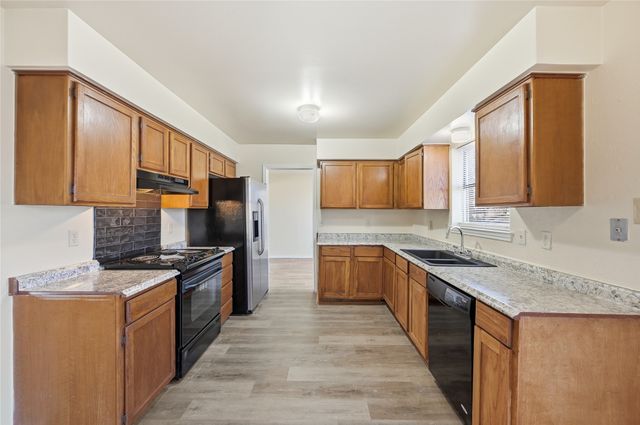 911 Wellridge Drive, Arlington, TX 76017