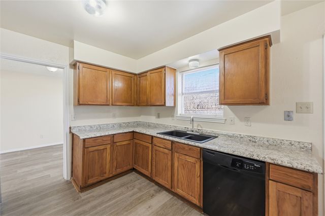 911 Wellridge Drive, Arlington, TX 76017
