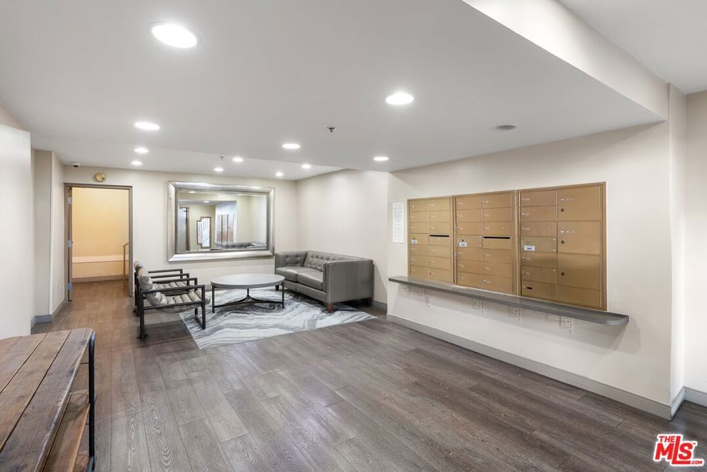 14630 Dickens Street 105, Sherman Oaks, CA 91403 — photo 2