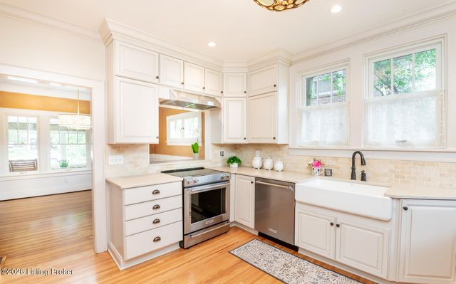 2505 Broadmeade Rd, Louisville, KY 40205