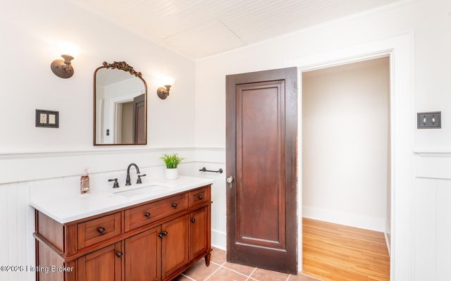2505 Broadmeade Rd, Louisville, KY 40205
