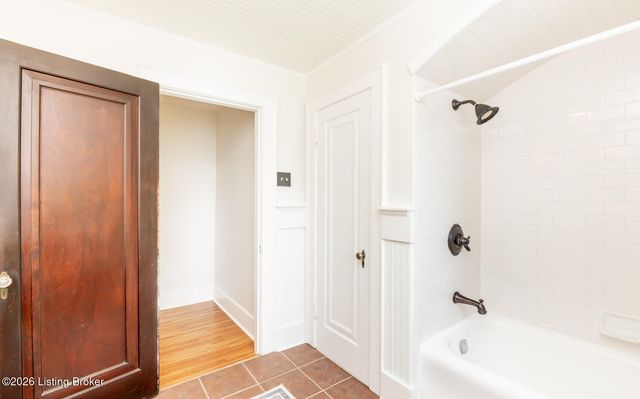 2505 Broadmeade Rd, Louisville, KY 40205