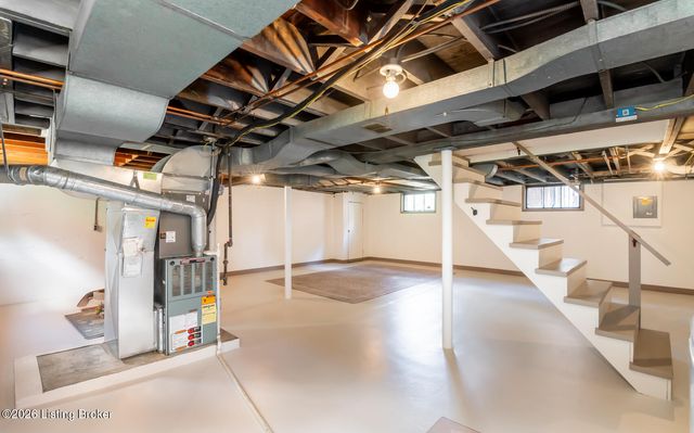 2505 Broadmeade Rd, Louisville, KY 40205