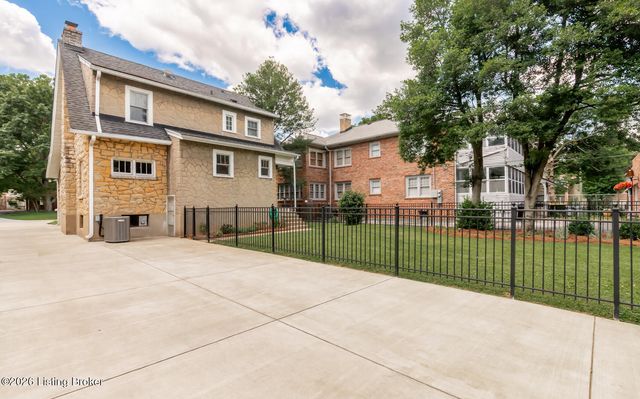 2505 Broadmeade Rd, Louisville, KY 40205