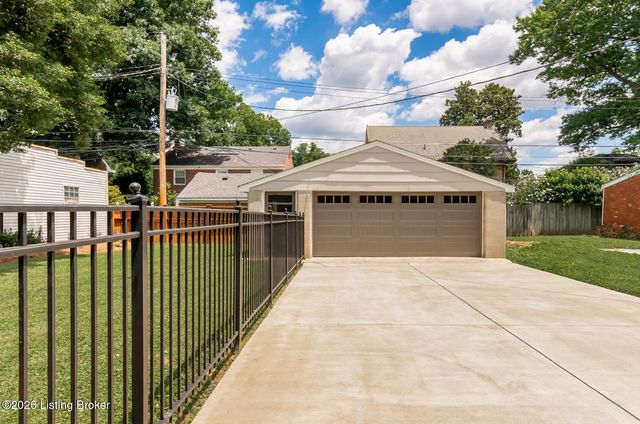 2505 Broadmeade Rd, Louisville, KY 40205