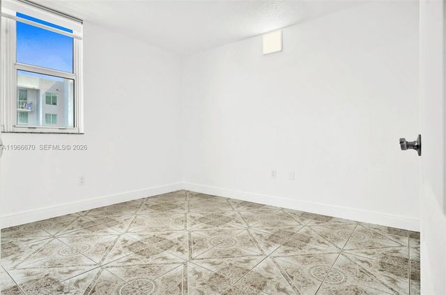 60 NW 37th Ave 1004, Miami, FL 33125