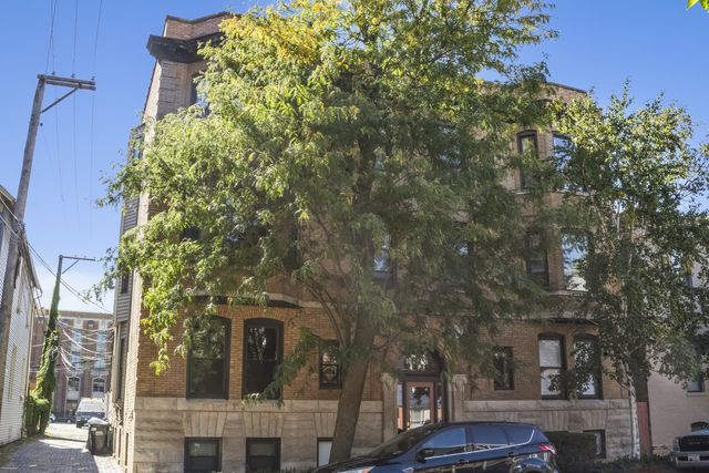 1049 W MONTANA Street 1, Chicago, IL 60614