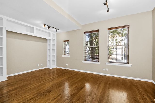 1049 W MONTANA Street 1, Chicago, IL 60614
