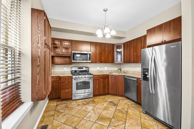 1049 W MONTANA Street 1, Chicago, IL 60614