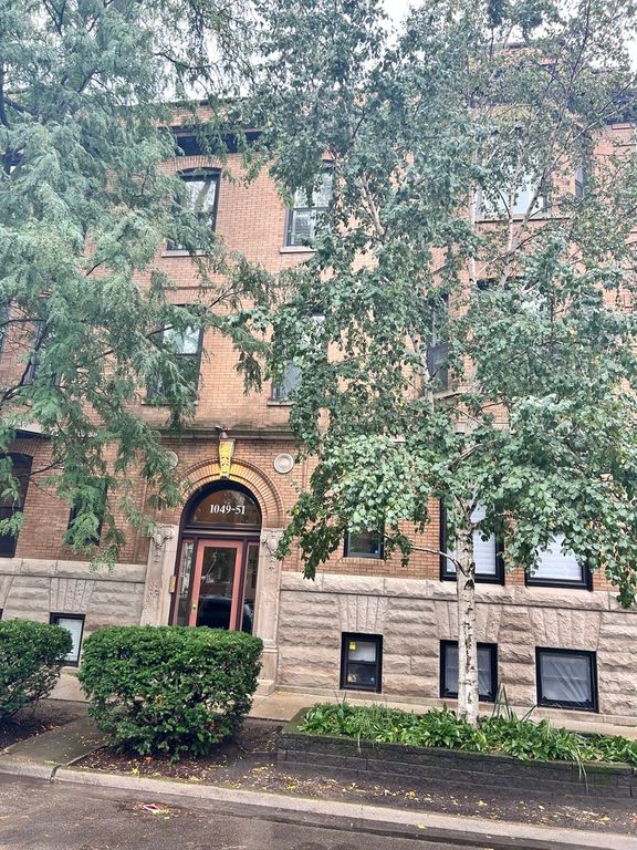 1049 W MONTANA Street 1, Chicago, IL 60614