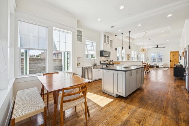 304 Walton Street, Houston, TX 77009