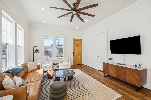 304 Walton Street, Houston, TX 77009