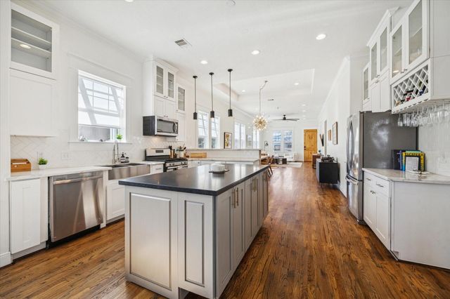 304 Walton Street, Houston, TX 77009