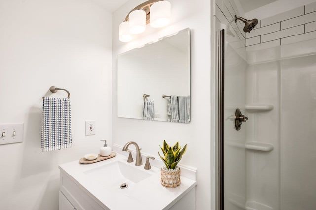 12 Spencer Lane, Lee, NH 03861