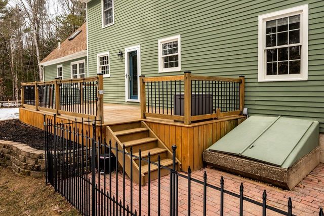 12 Spencer Lane, Lee, NH 03861