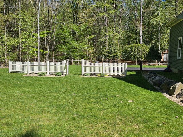 12 Spencer Lane, Lee, NH 03861