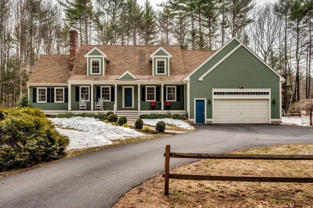 12 Spencer Lane, Lee, NH 03861