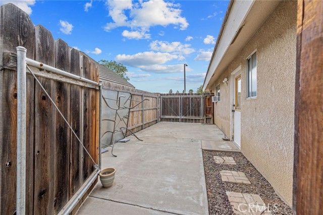 594 Diana, Hanford, CA 93230