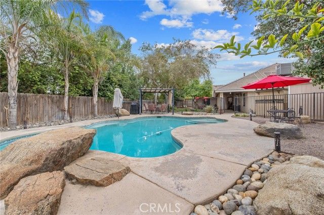 594 Diana, Hanford, CA 93230