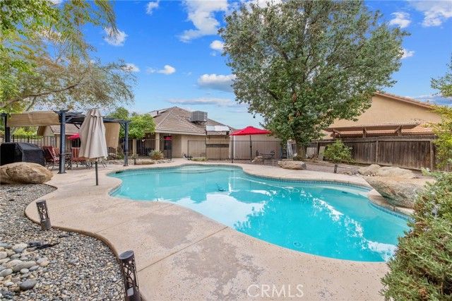 594 Diana, Hanford, CA 93230