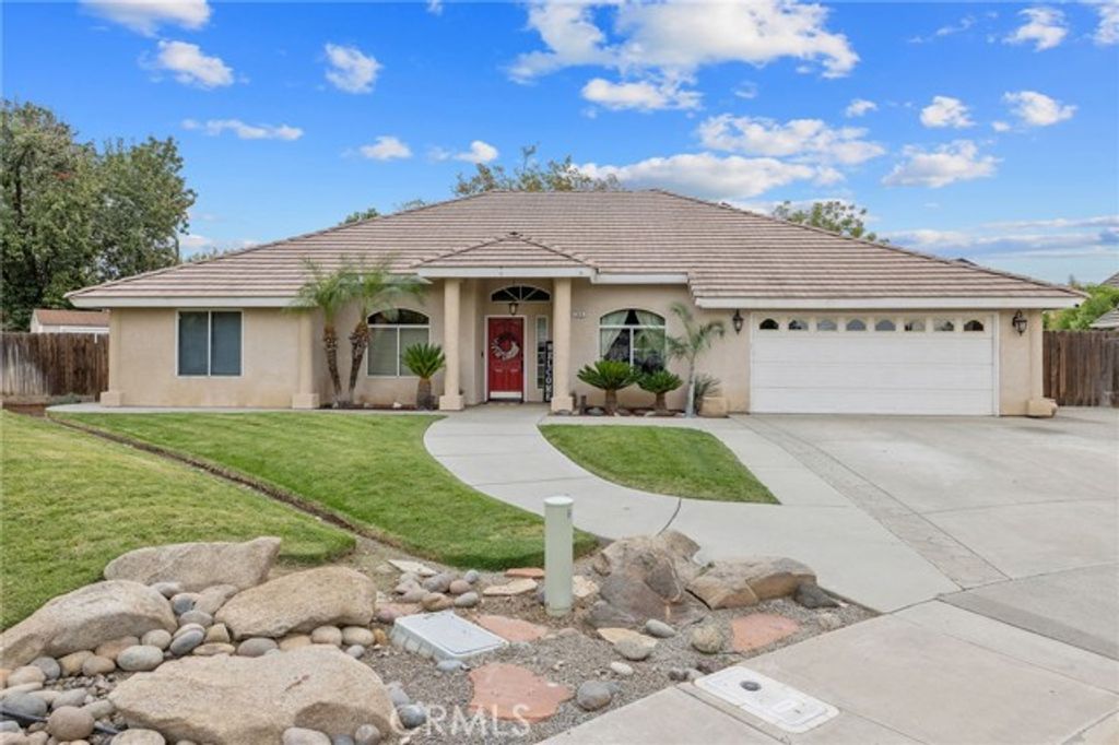594 Diana, Hanford, CA 93230