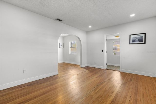 1112 W PENINSULAR STREET, Tampa, FL 33603