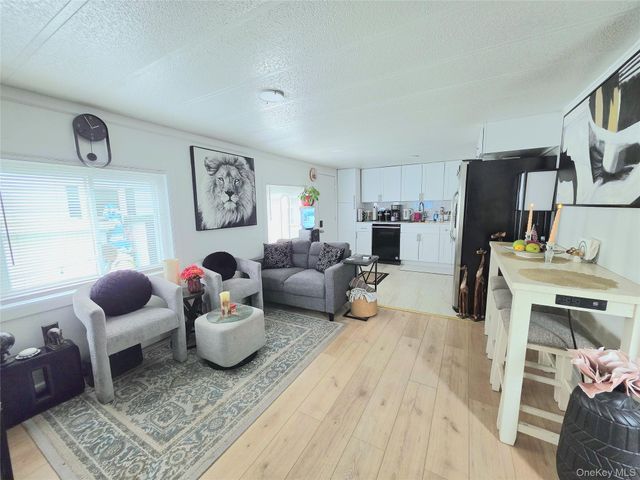 525 Riverleigh Avenue 111, Riverhead, NY 11901