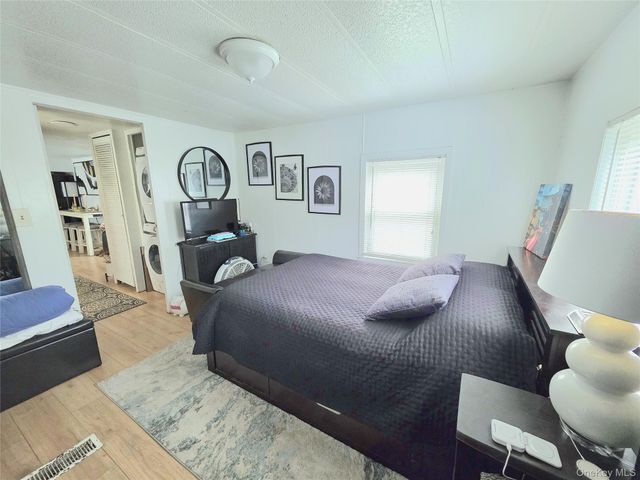 525 Riverleigh Avenue 111, Riverhead, NY 11901