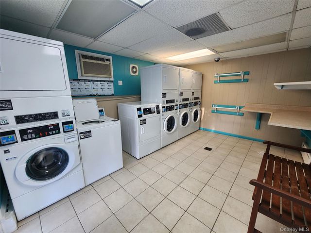 525 Riverleigh Avenue 111, Riverhead, NY 11901