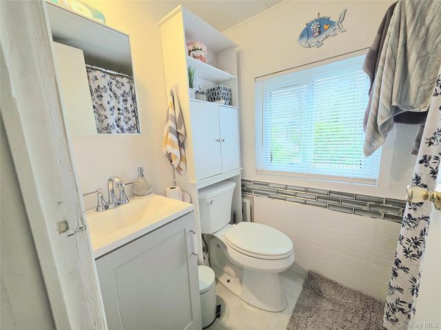 525 Riverleigh Avenue 111, Riverhead, NY 11901