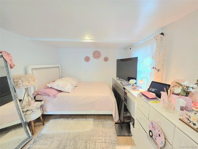 525 Riverleigh Avenue 111, Riverhead, NY 11901