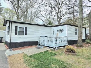 525 Riverleigh Avenue 111, Riverhead, NY 11901