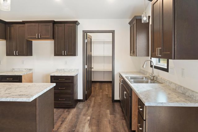 208 4th st NW, Gwinner, ND 58040