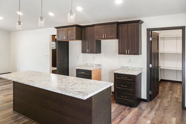 208 4th st NW, Gwinner, ND 58040