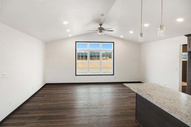 208 4th st NW, Gwinner, ND 58040