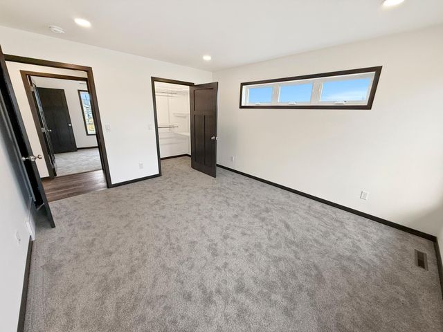 208 4th st NW, Gwinner, ND 58040