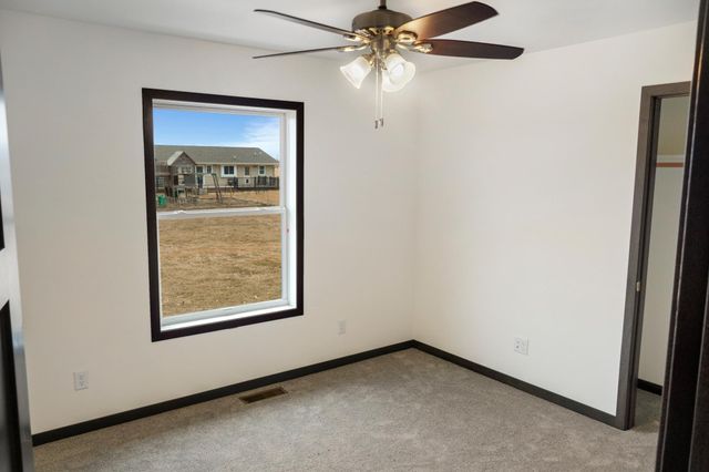 208 4th st NW, Gwinner, ND 58040