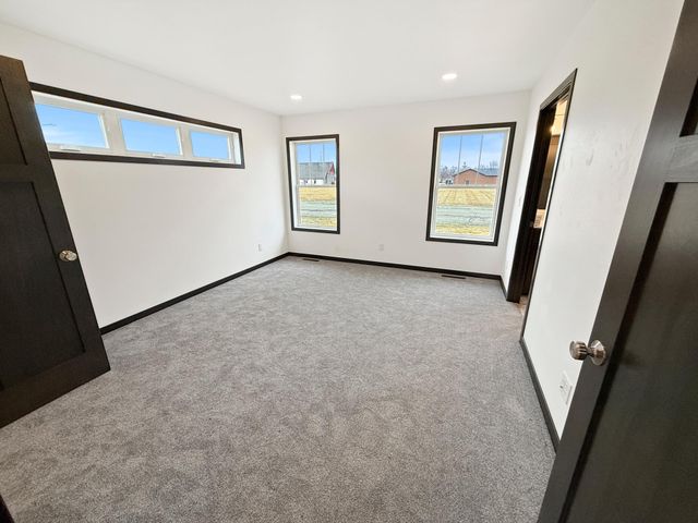 208 4th st NW, Gwinner, ND 58040