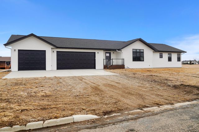 208 4th st NW, Gwinner, ND 58040