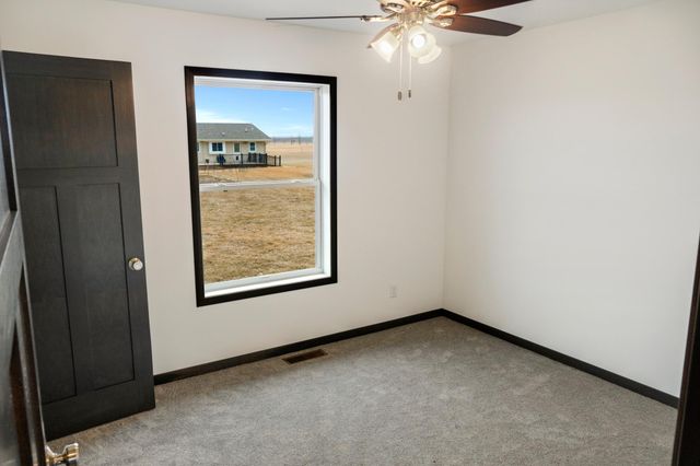 208 4th st NW, Gwinner, ND 58040