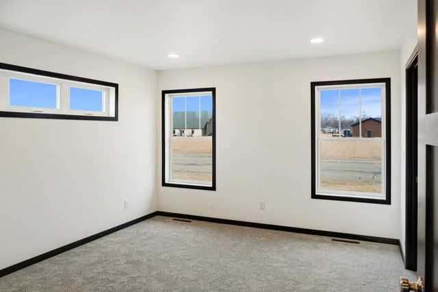 208 4th st NW, Gwinner, ND 58040