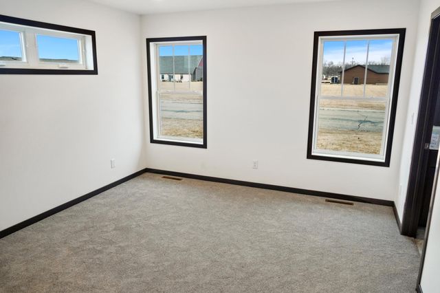 208 4th st NW, Gwinner, ND 58040