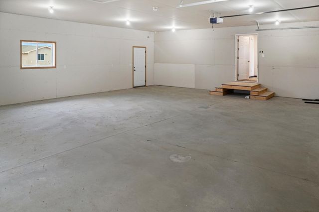 208 4th st NW, Gwinner, ND 58040