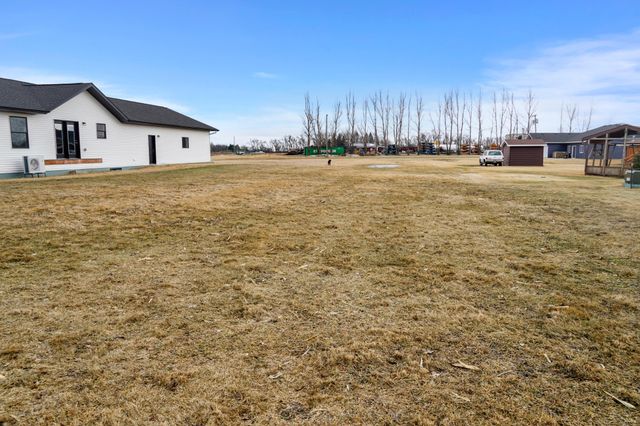 208 4th st NW, Gwinner, ND 58040