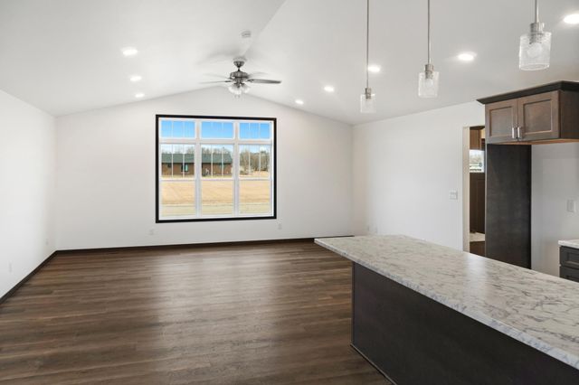 208 4th st NW, Gwinner, ND 58040