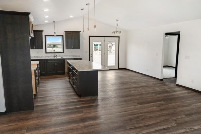 208 4th st NW, Gwinner, ND 58040