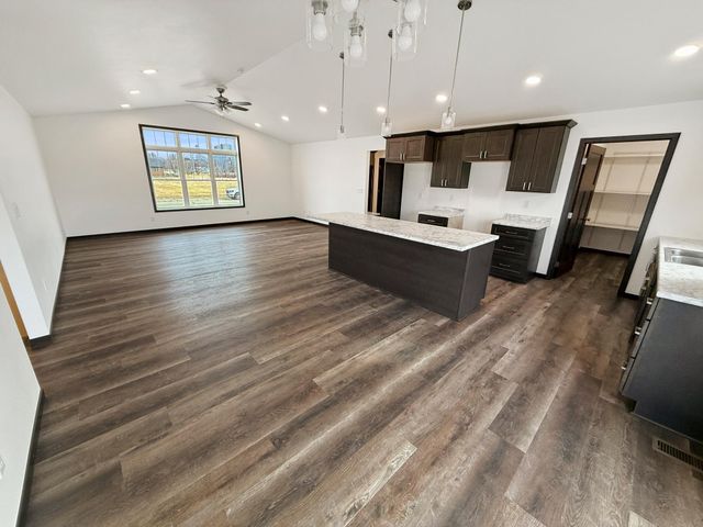 208 4th st NW, Gwinner, ND 58040