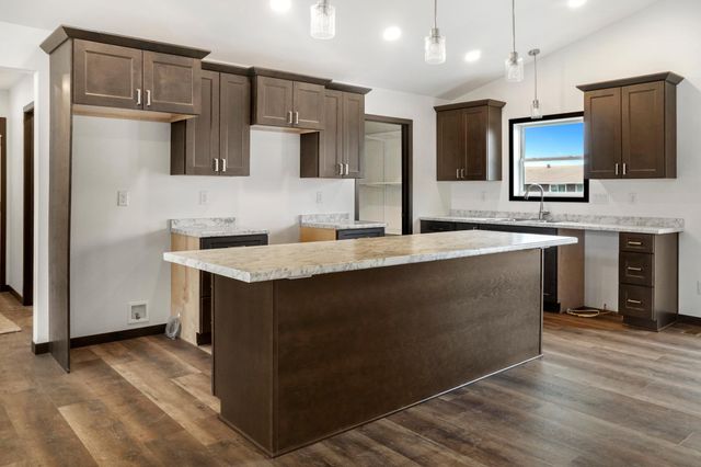 208 4th st NW, Gwinner, ND 58040