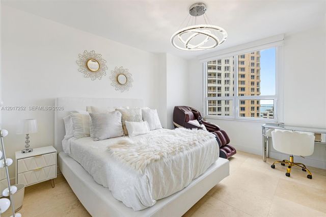 848 Brickell Key Dr 1601, Miami, FL 33131