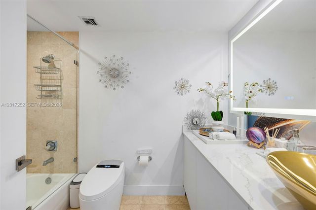848 Brickell Key Dr 1601, Miami, FL 33131